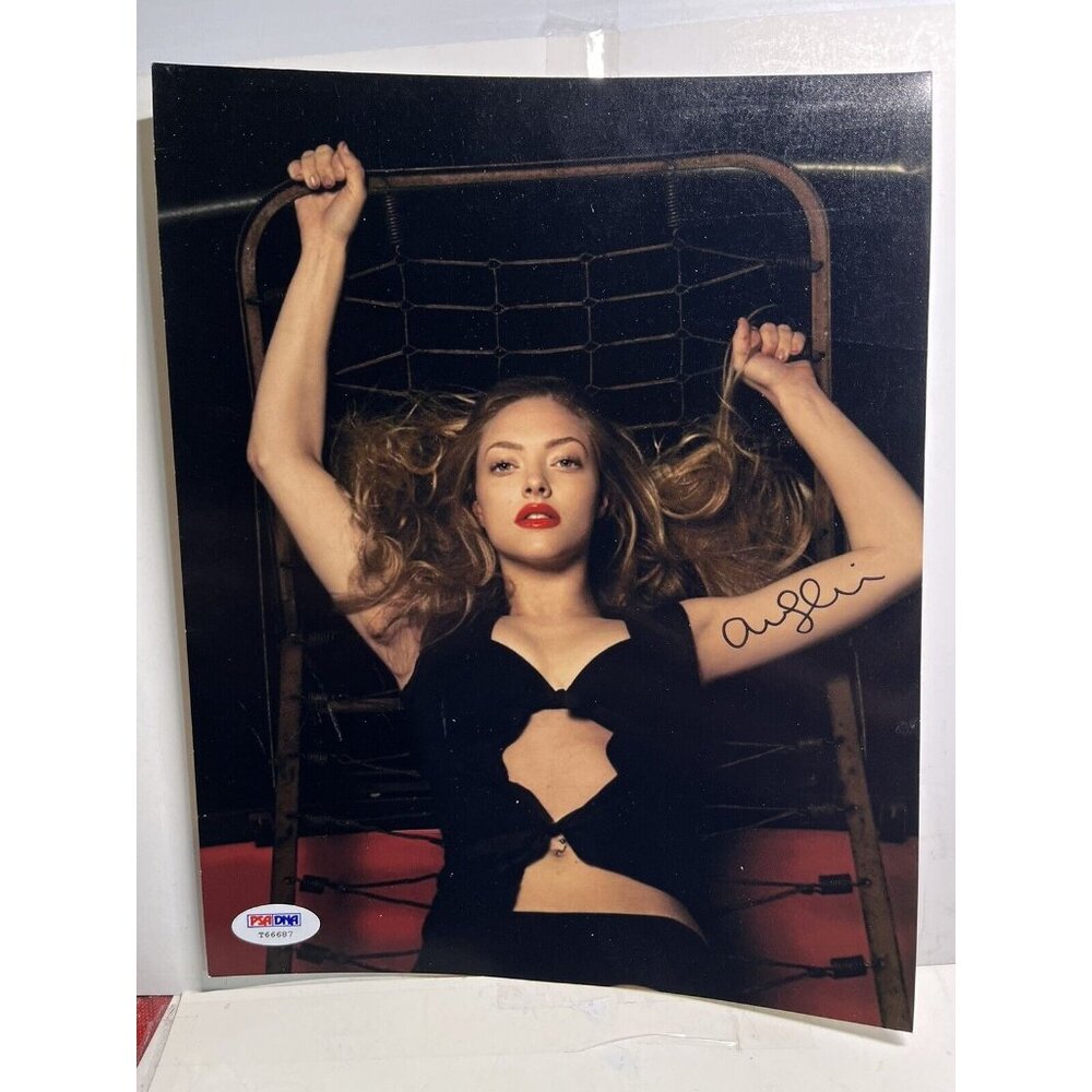 Amanda Seyfried Hot Blonde Signed Authentic 10” X 8” Photo PSA/DNA # T66687 Sexy